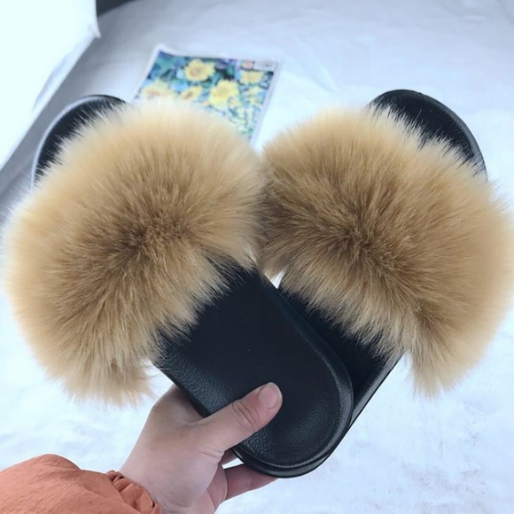 Fur Slippers - Picture 2 of 5